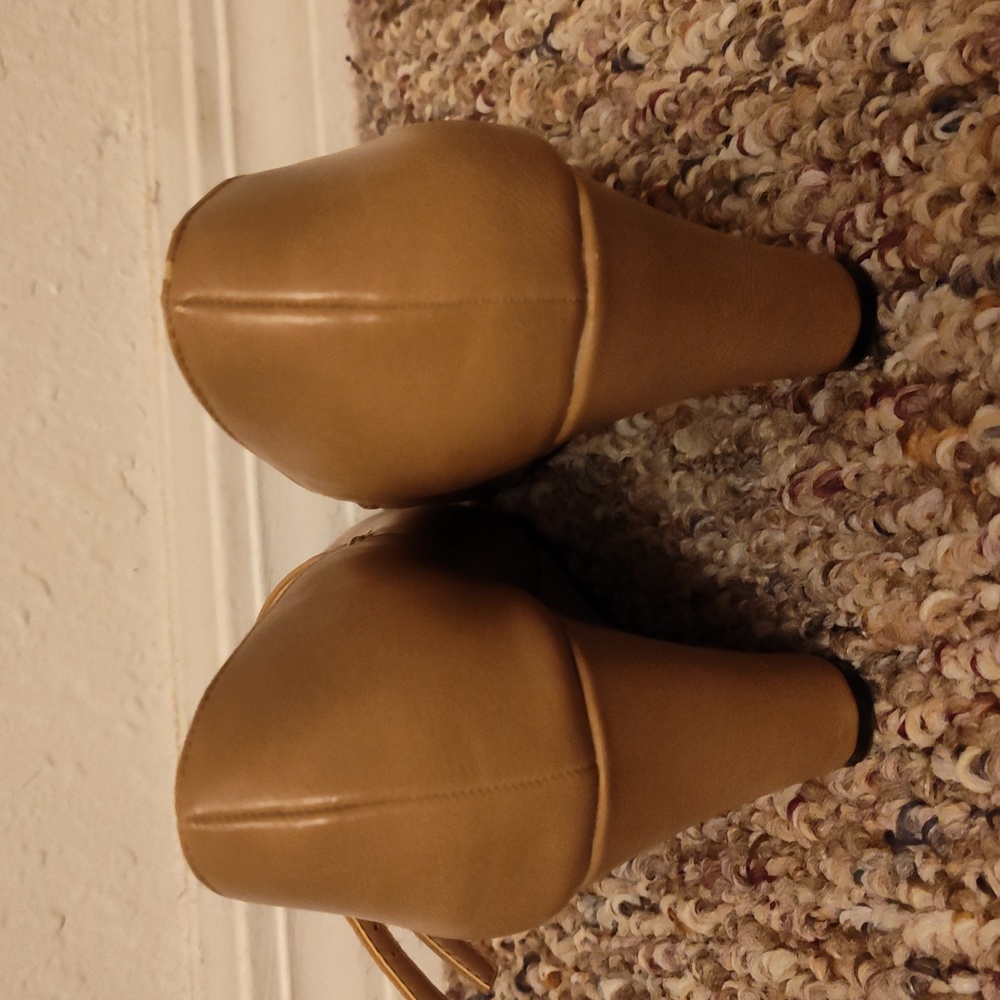 Shoe - Picture 2 of 4
